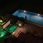 17 Vistamar Villa