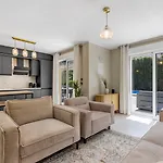 17 Vistamar Villa *