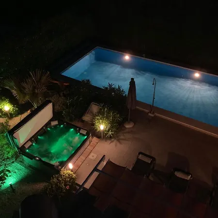 17 Vistamar Villa