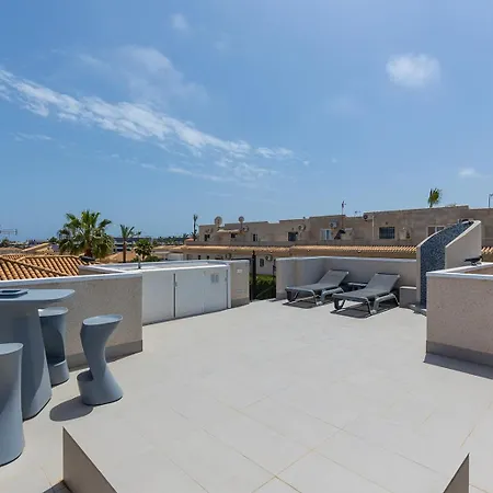 17 Vistamar Villa