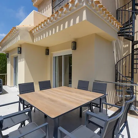 17 Vistamar Villa *